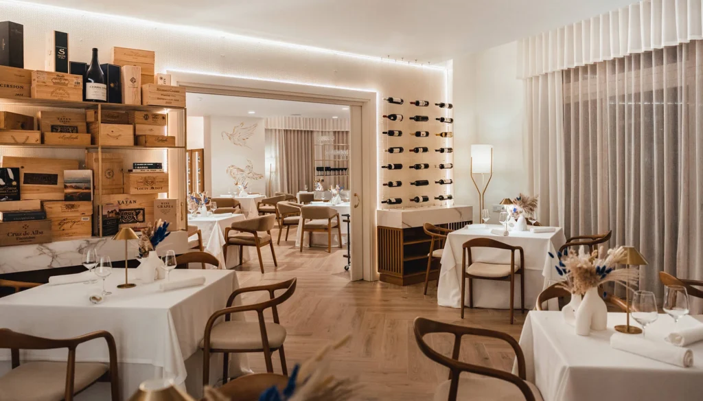 El Lago Restaurant